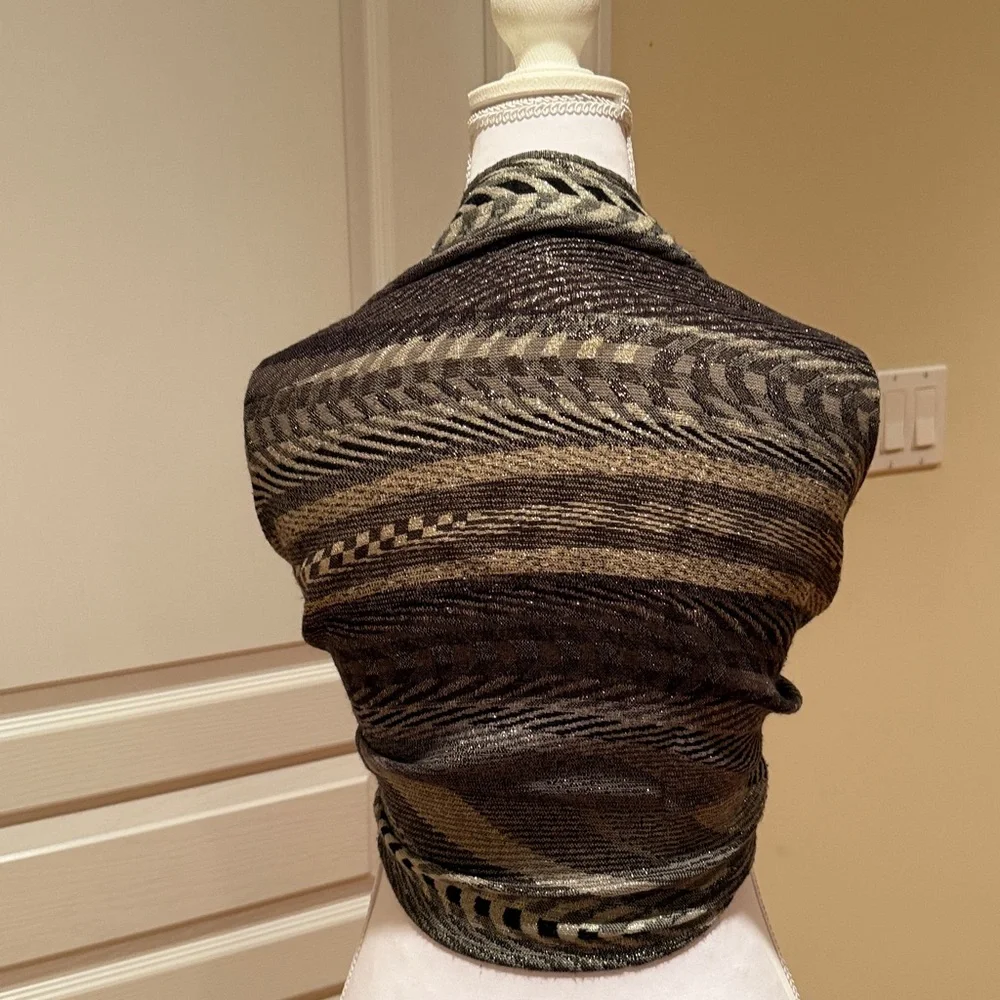 Elegant Black and Gray Patterned Shawl with Shimmer and fringe
